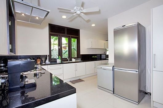 Property image - full photo 4