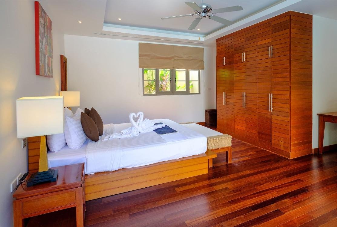 Property image - full photo 12