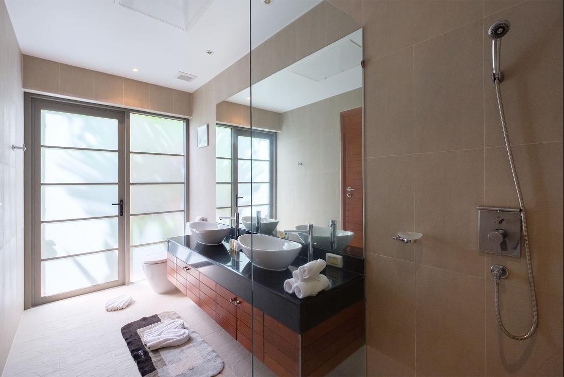 Property image - full photo 16
