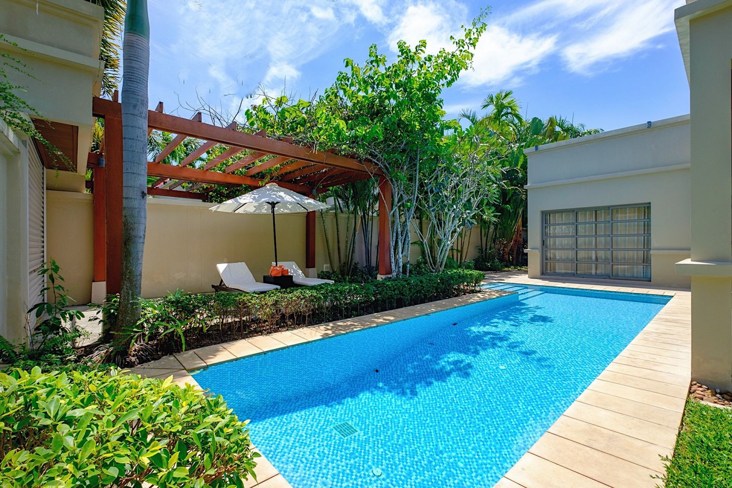 Property image - full photo 2