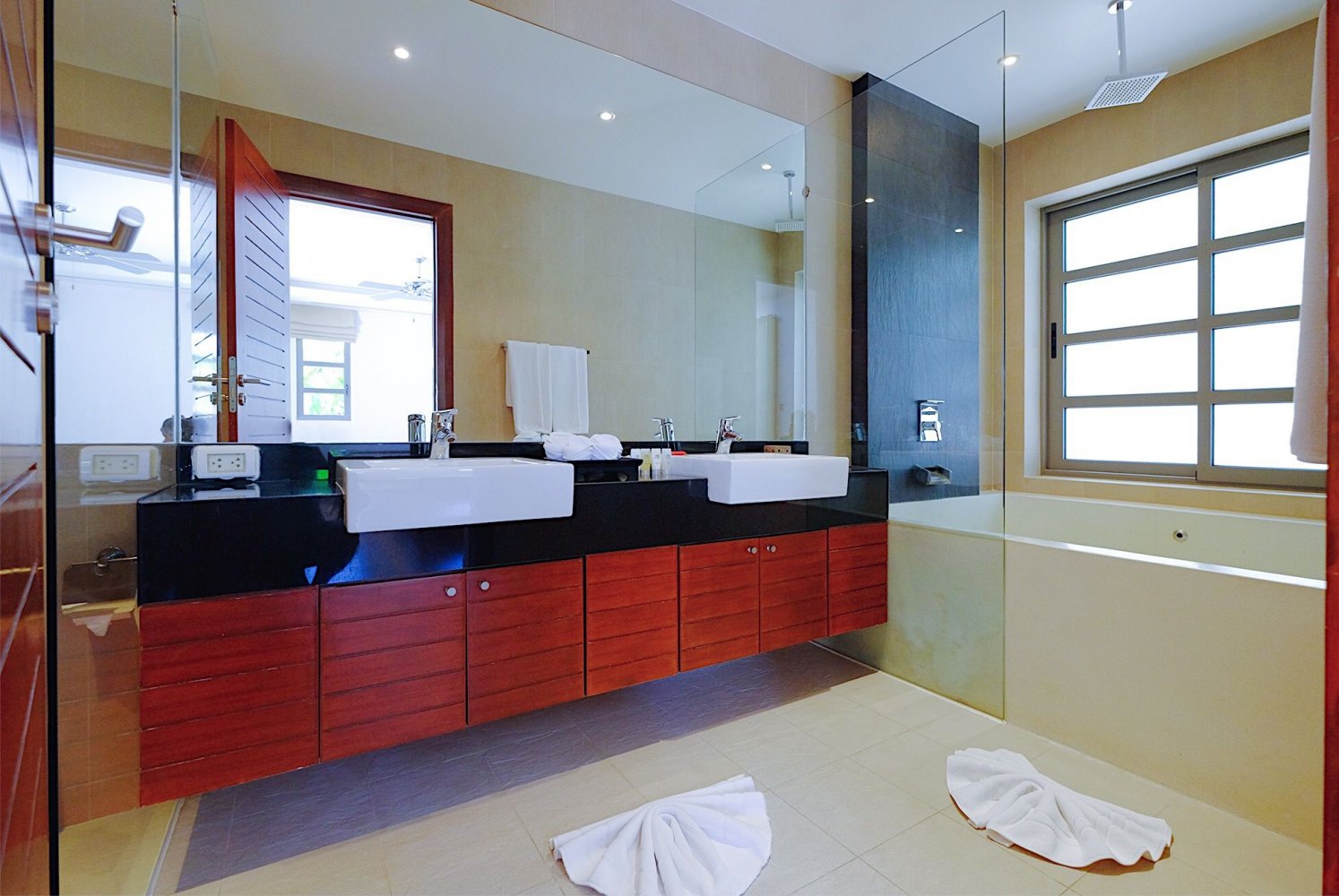 Property image - full photo 21