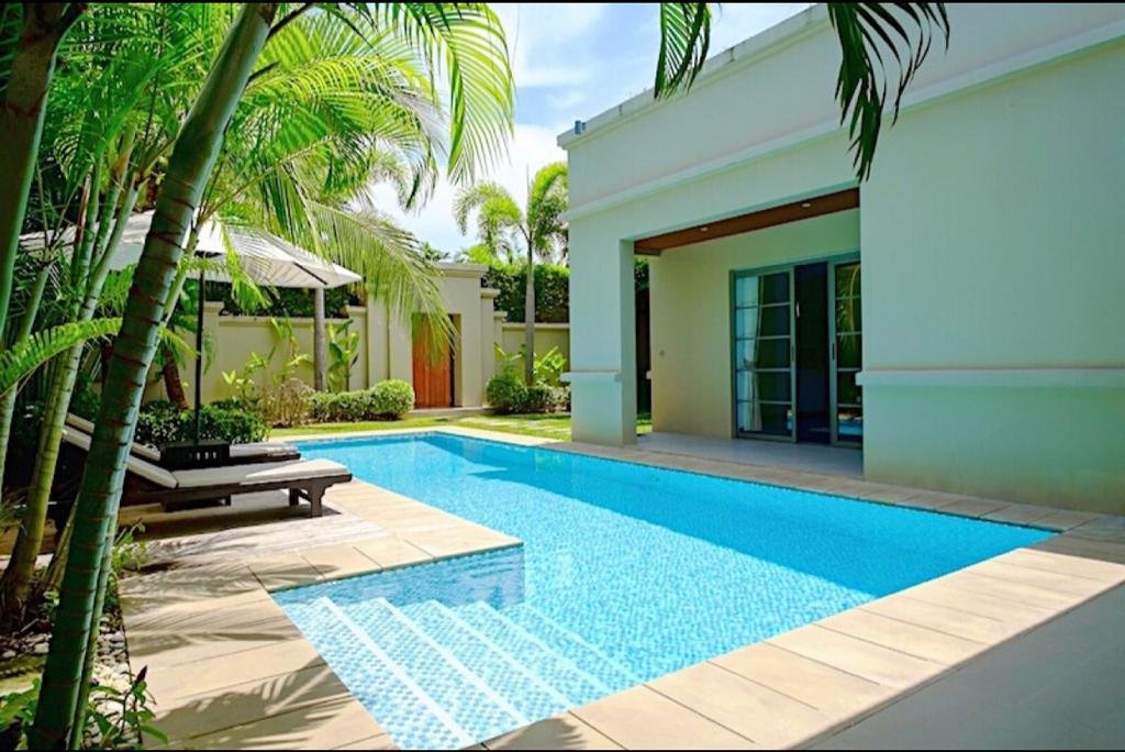 Property image - full photo 2