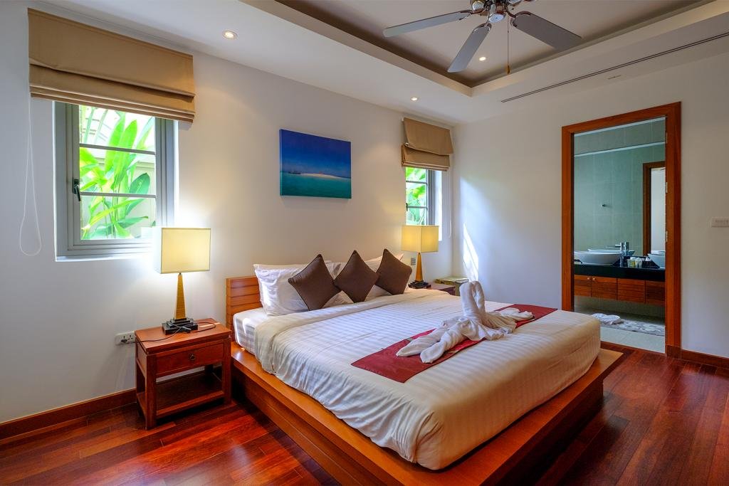 Property image - full photo 11