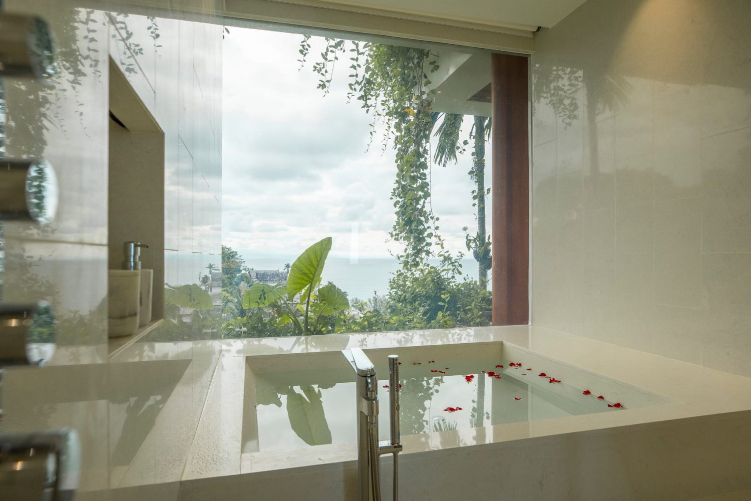 Property image - full photo 32