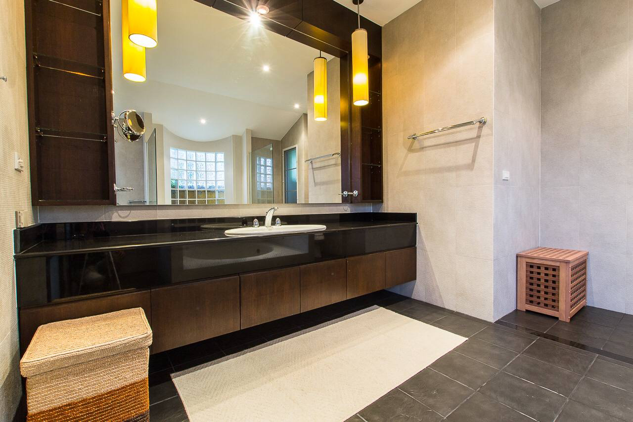 Property image - full photo 30