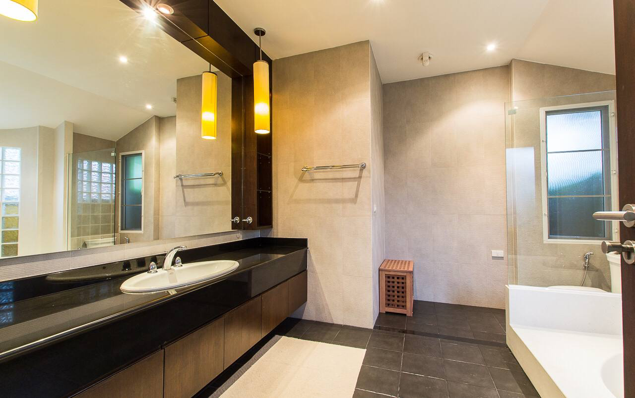 Property image - full photo 17