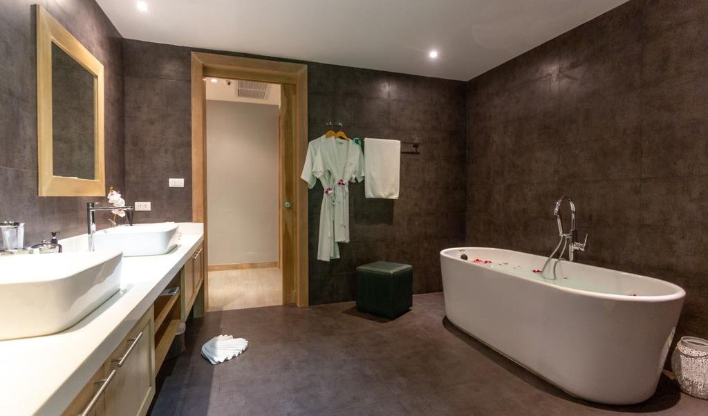 Property image - full photo 24