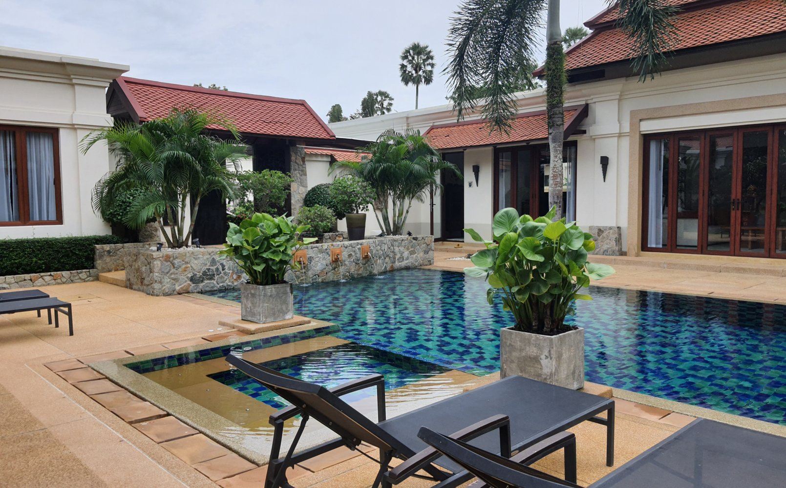 Property image - full photo 4