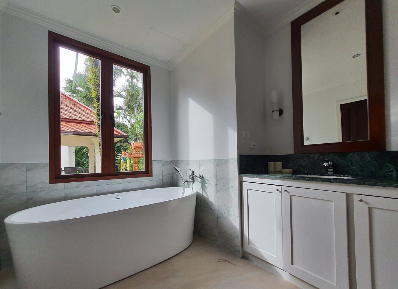 Property image - full photo 18