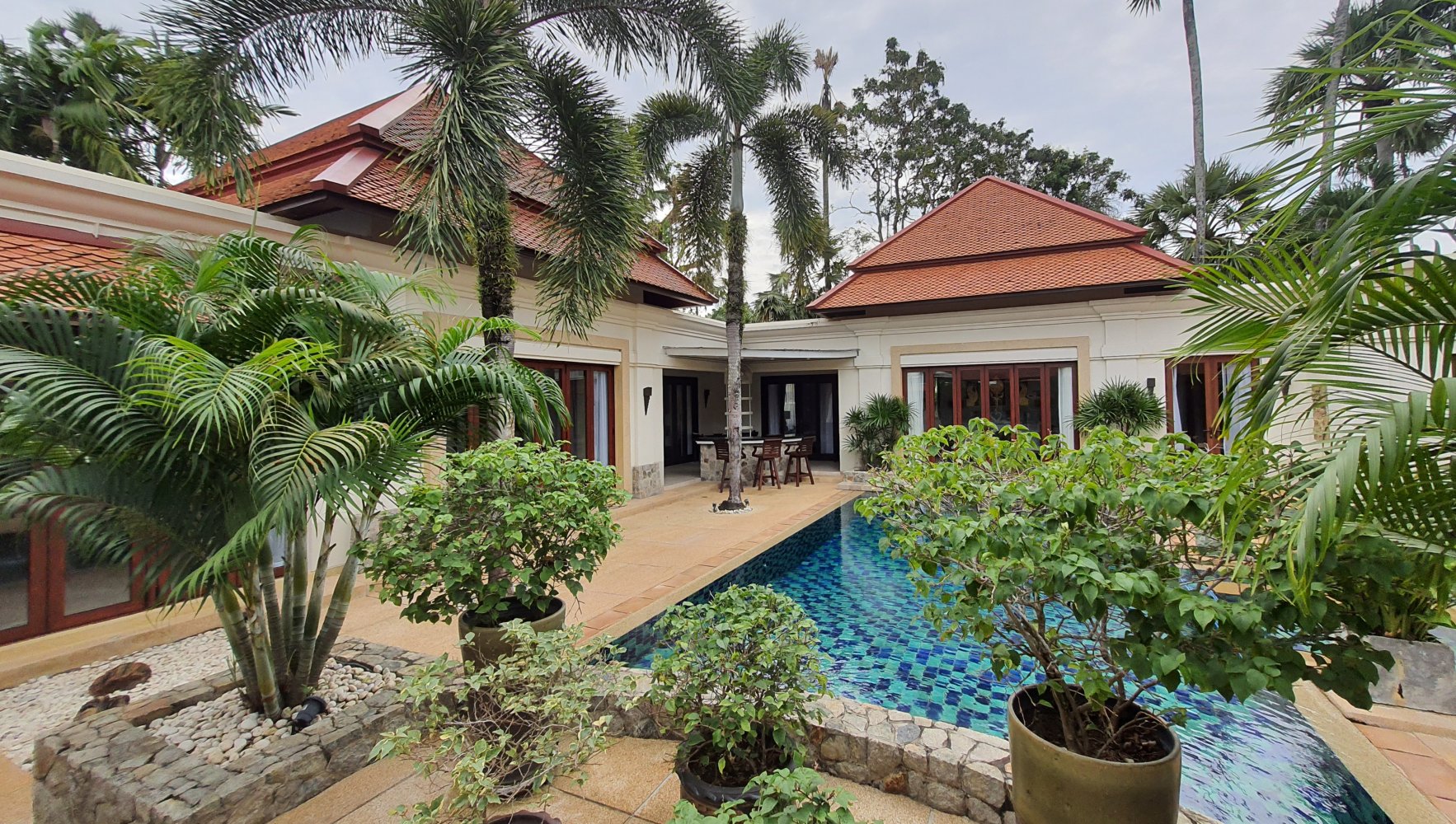 Property image - full photo 2