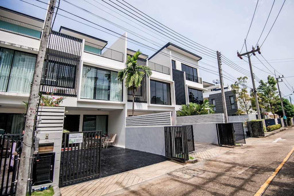Property image - full photo 2
