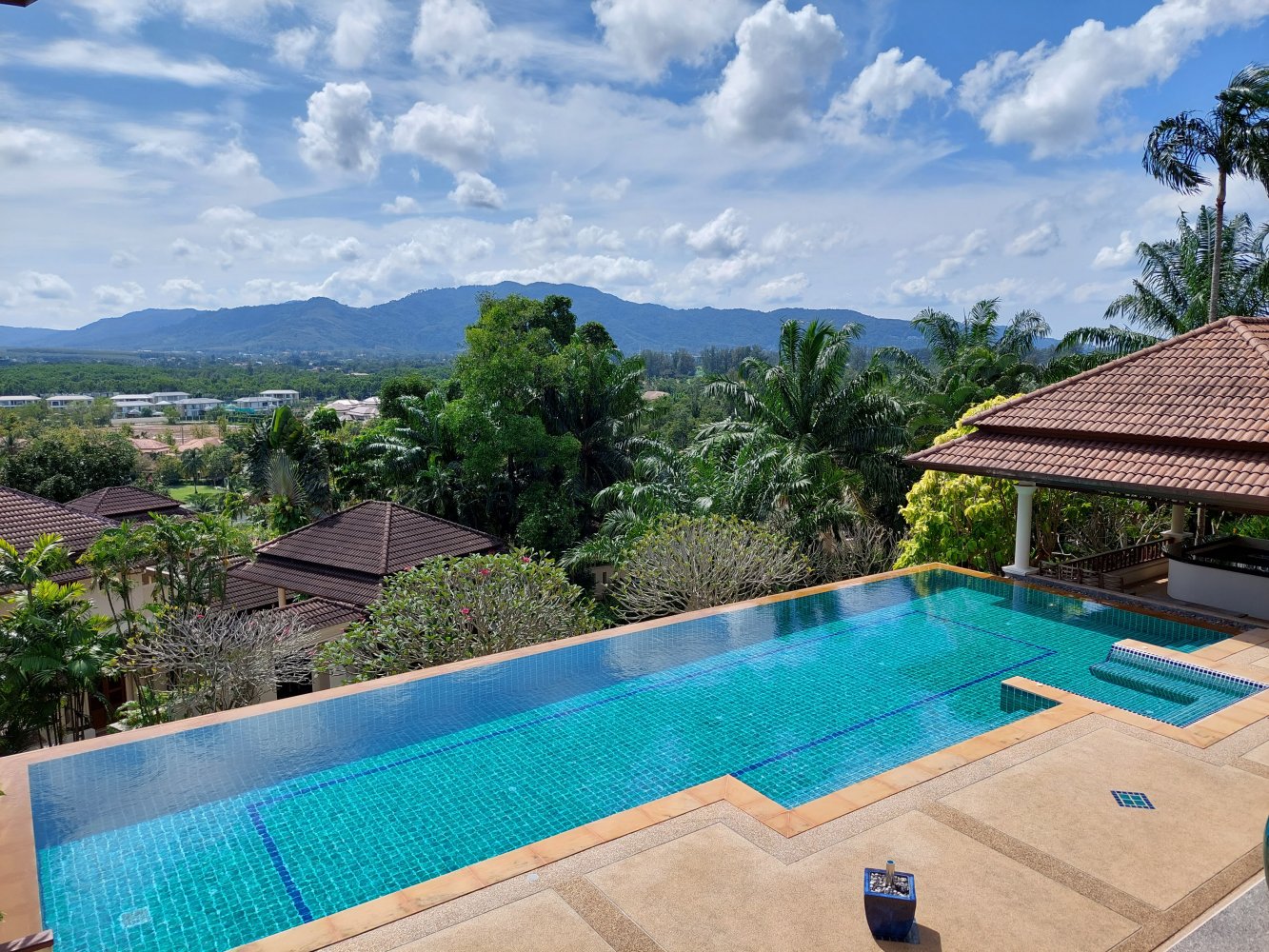 Property image - full photo 1