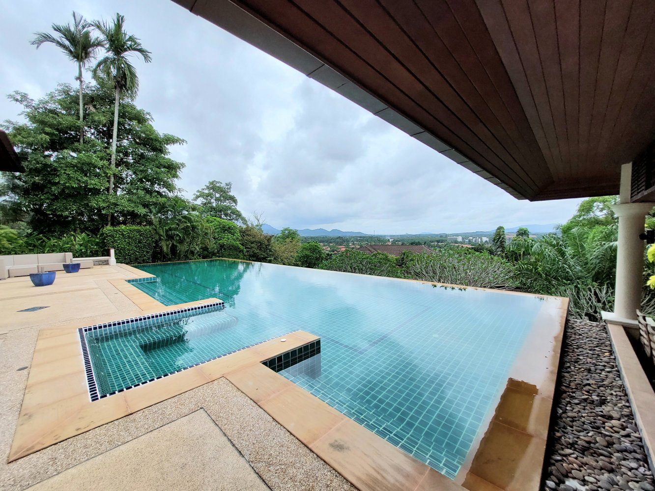 Property image - full photo 3