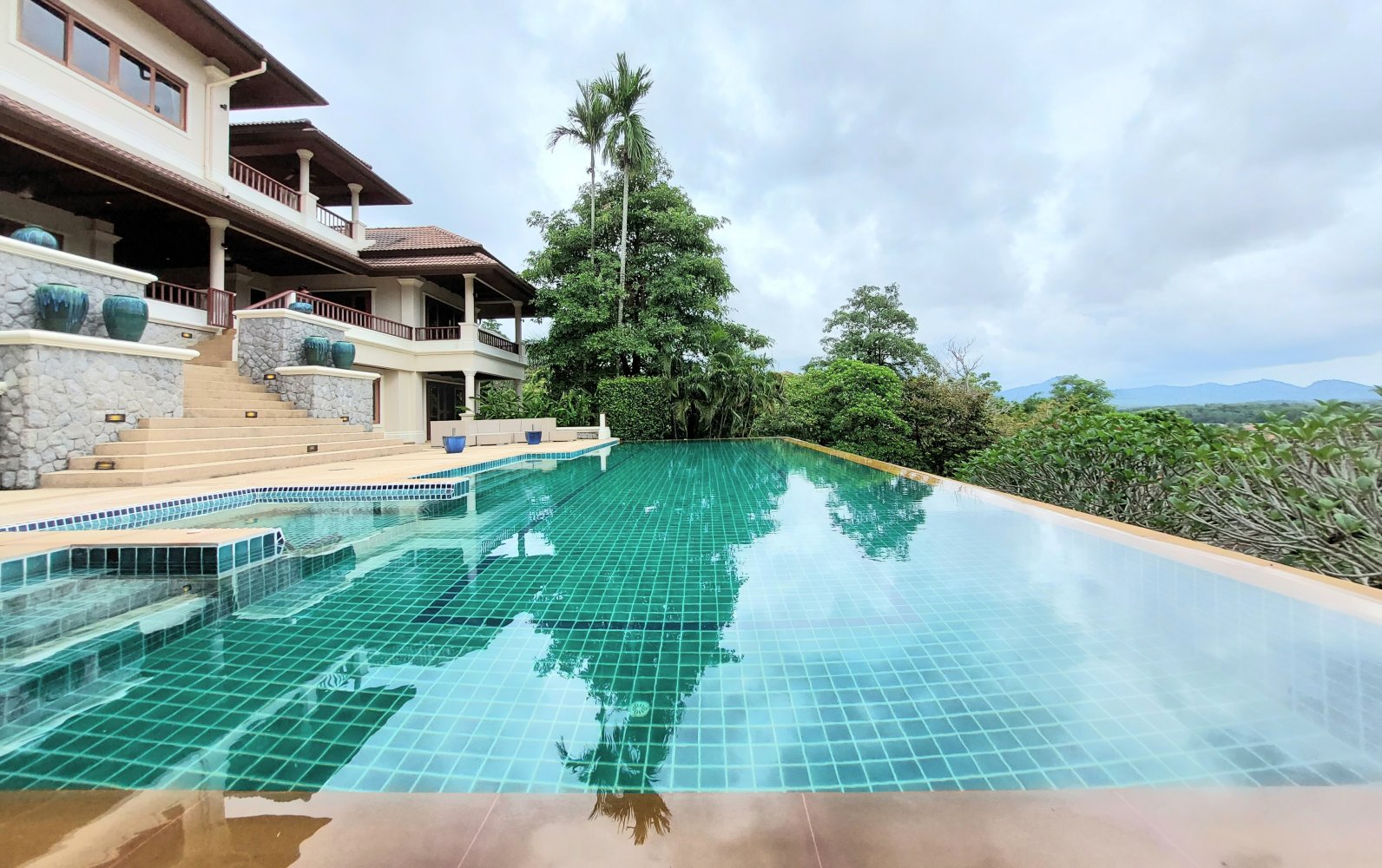 Property image - full photo 2