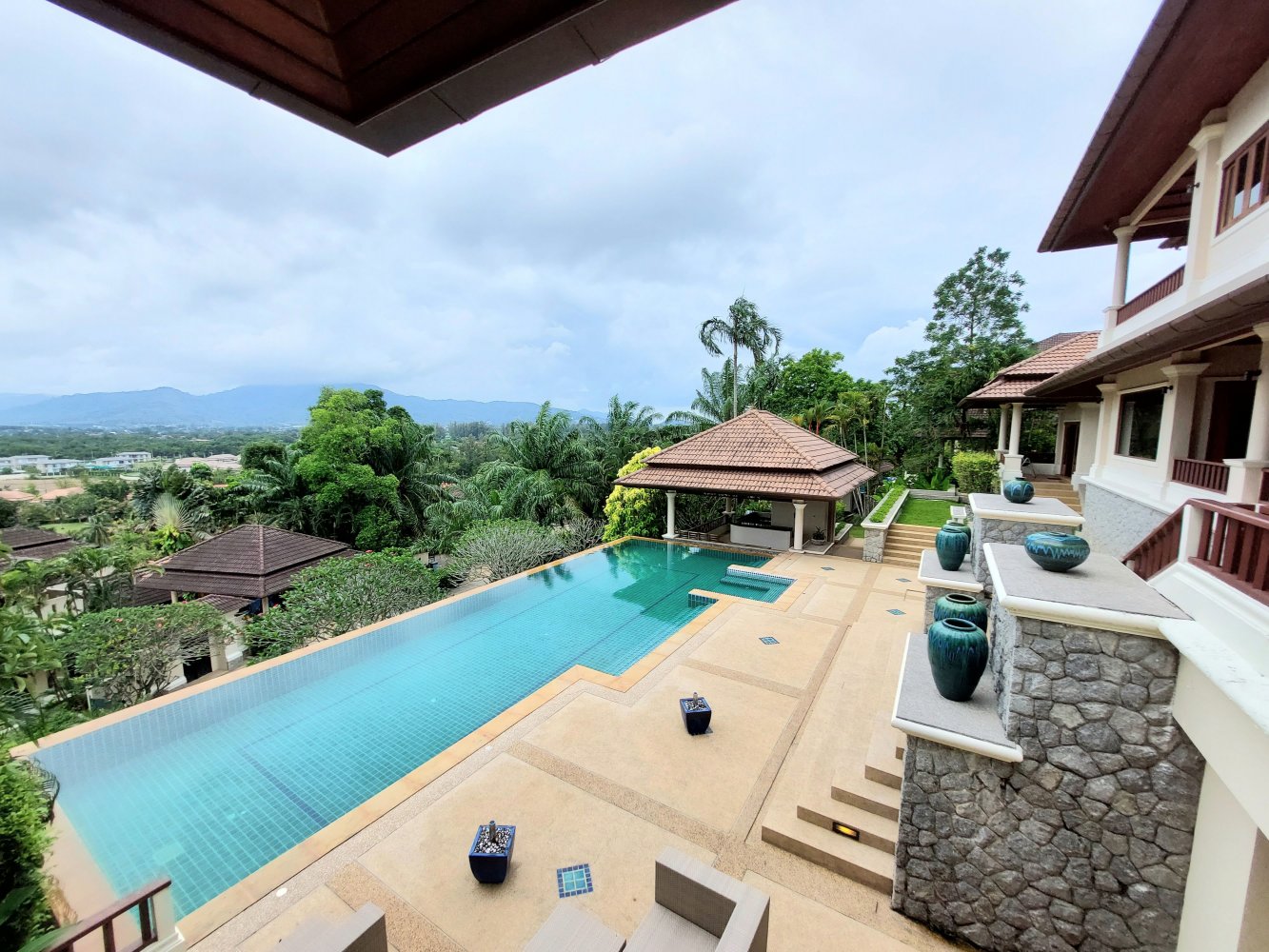 Property image - full photo 4