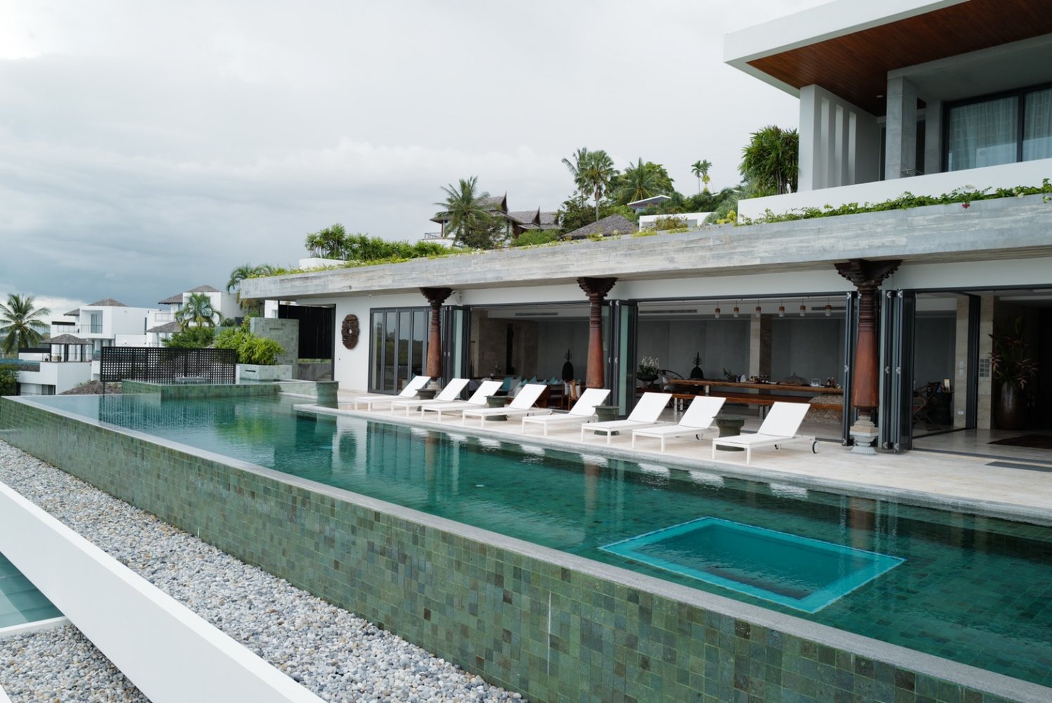Property image - full photo 4
