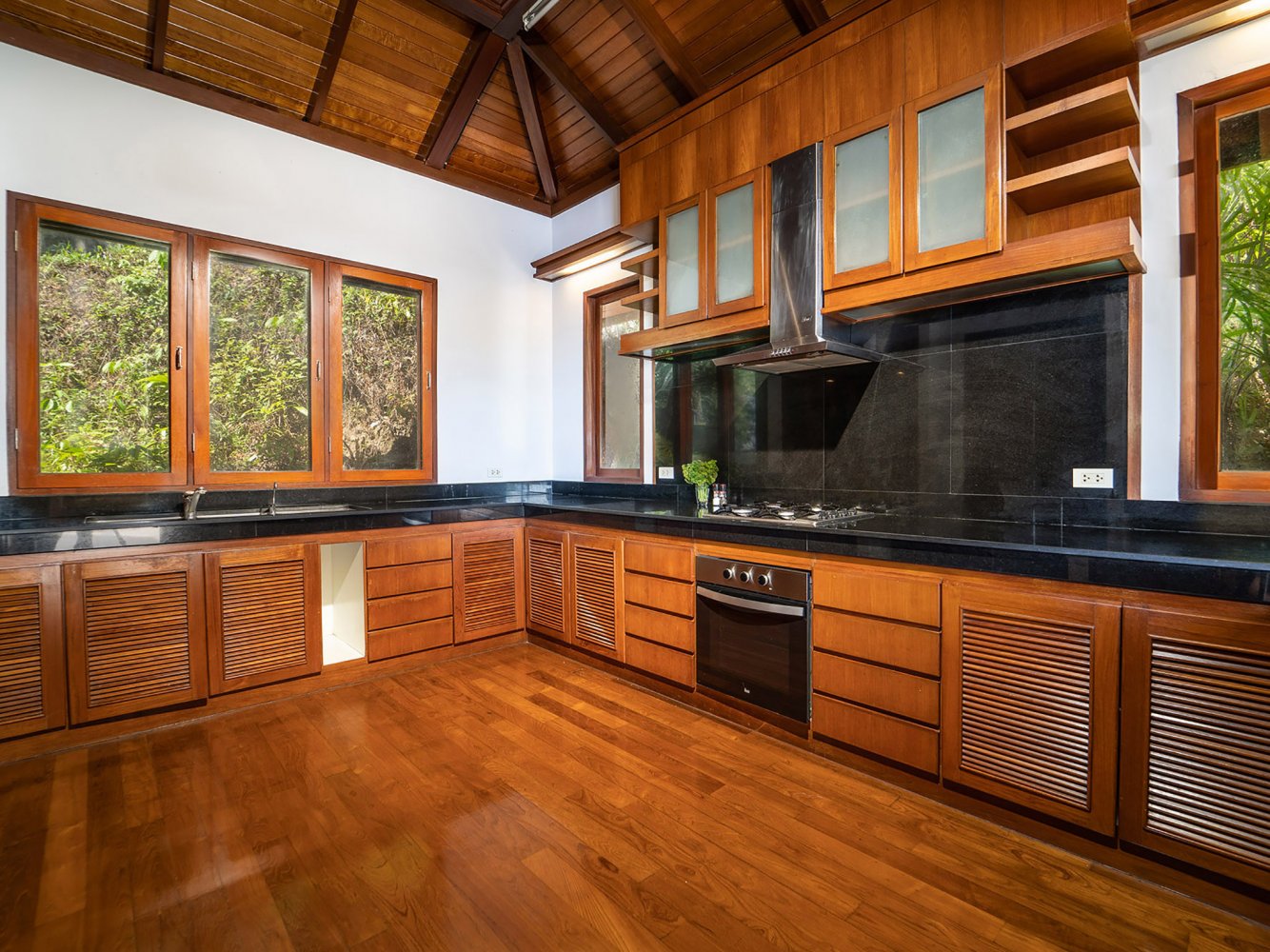 Property image - full photo 34