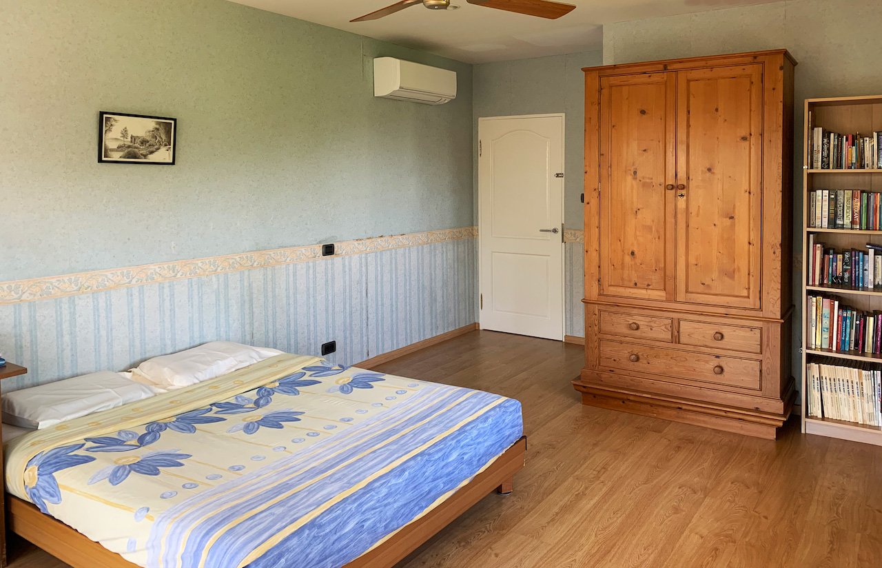 Property image - full photo 32