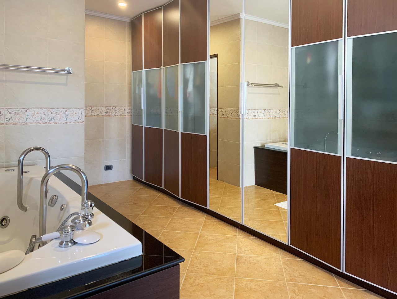 Property image - full photo 30