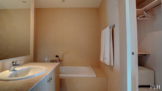 Property image - full photo 8