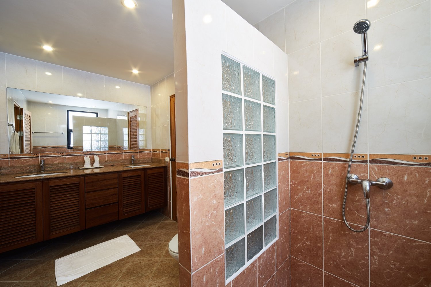 Property image - full photo 7