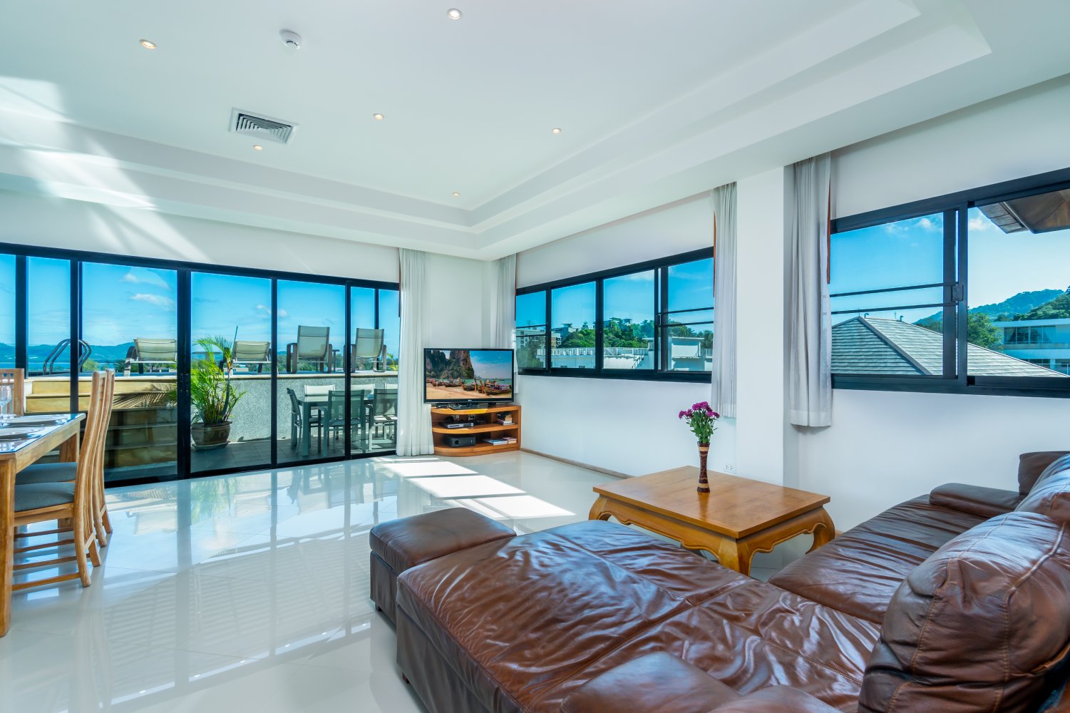 Property image - full photo 3