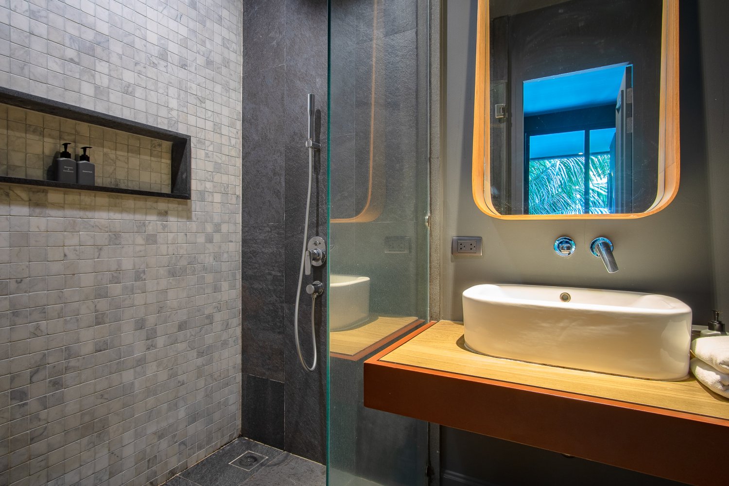 Property image - full photo 15