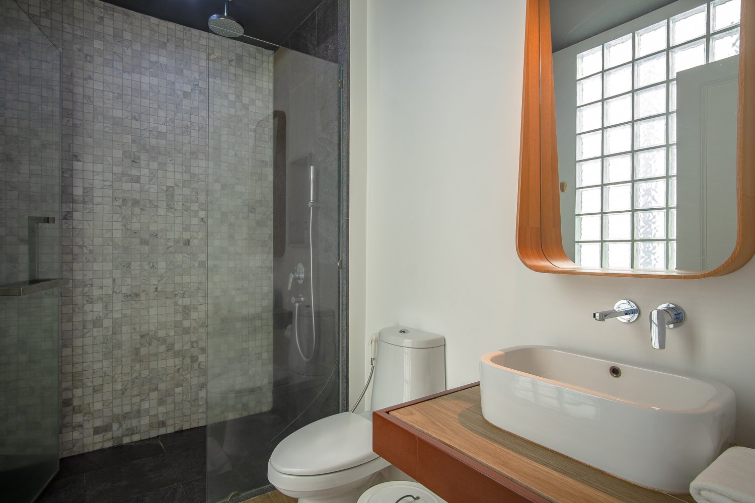 Property image - full photo 13