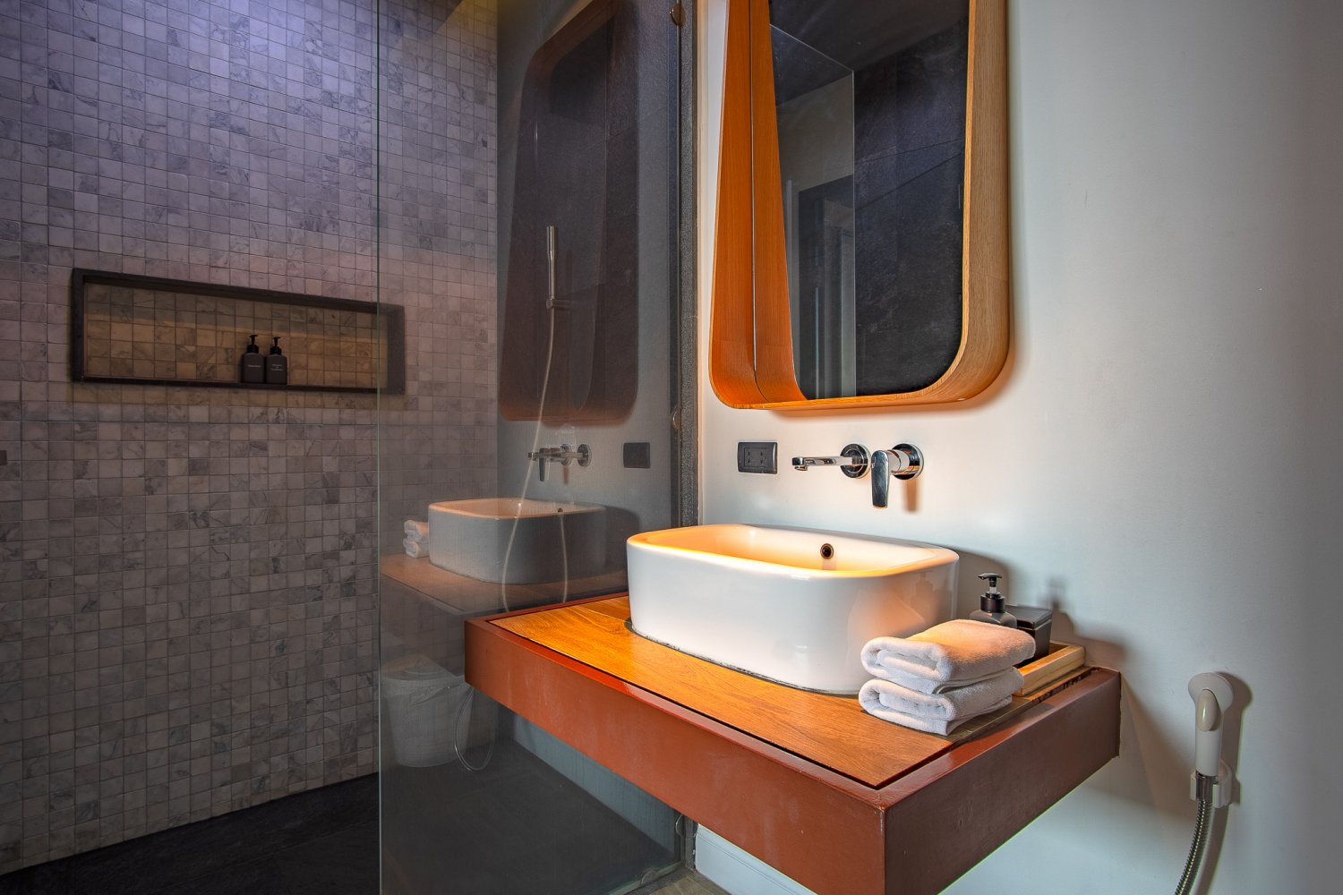 Property image - full photo 16