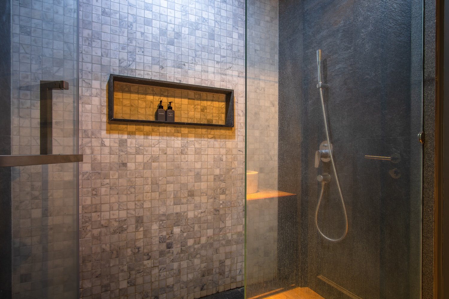 Property image - full photo 11