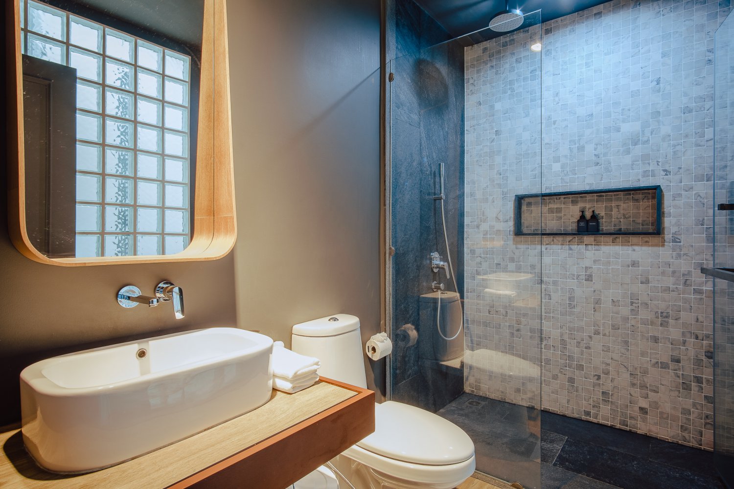 Property image - full photo 16