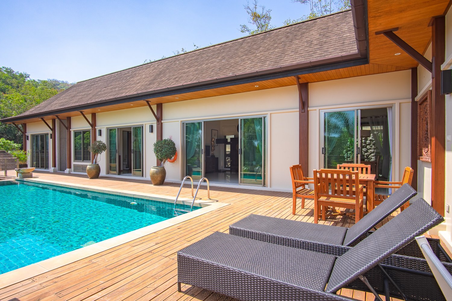 Property image - full photo 2