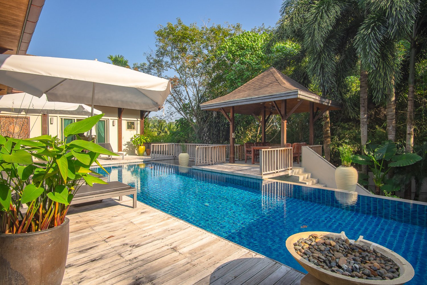 Property image - full photo 2
