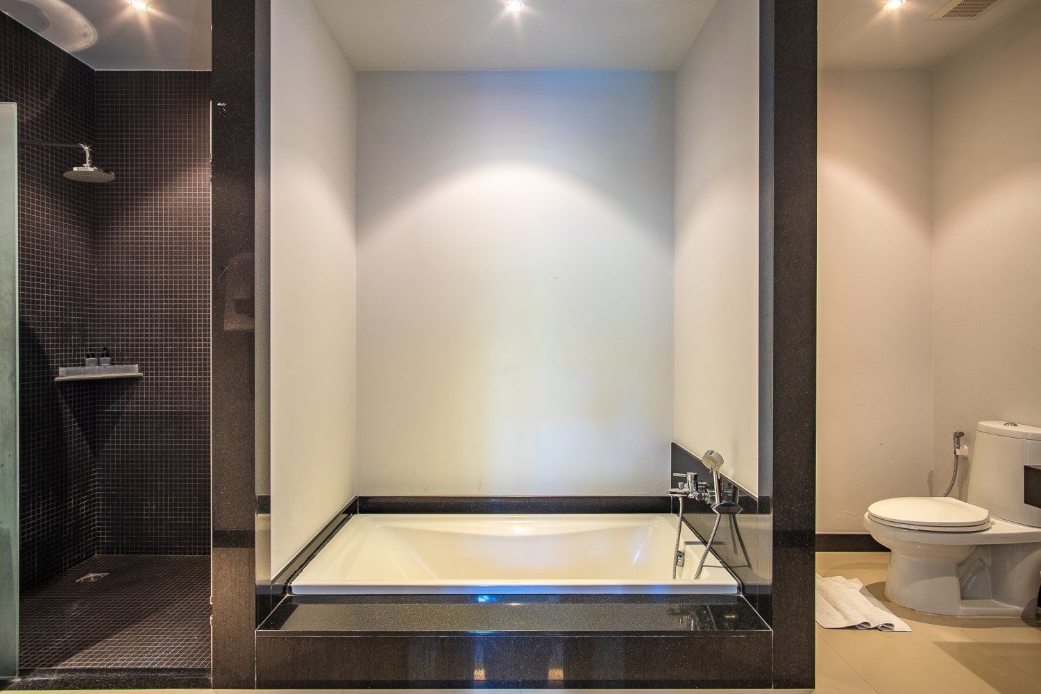 Property image - full photo 18
