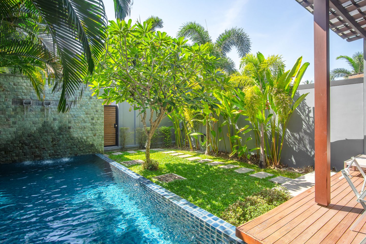 Property image - full photo 2