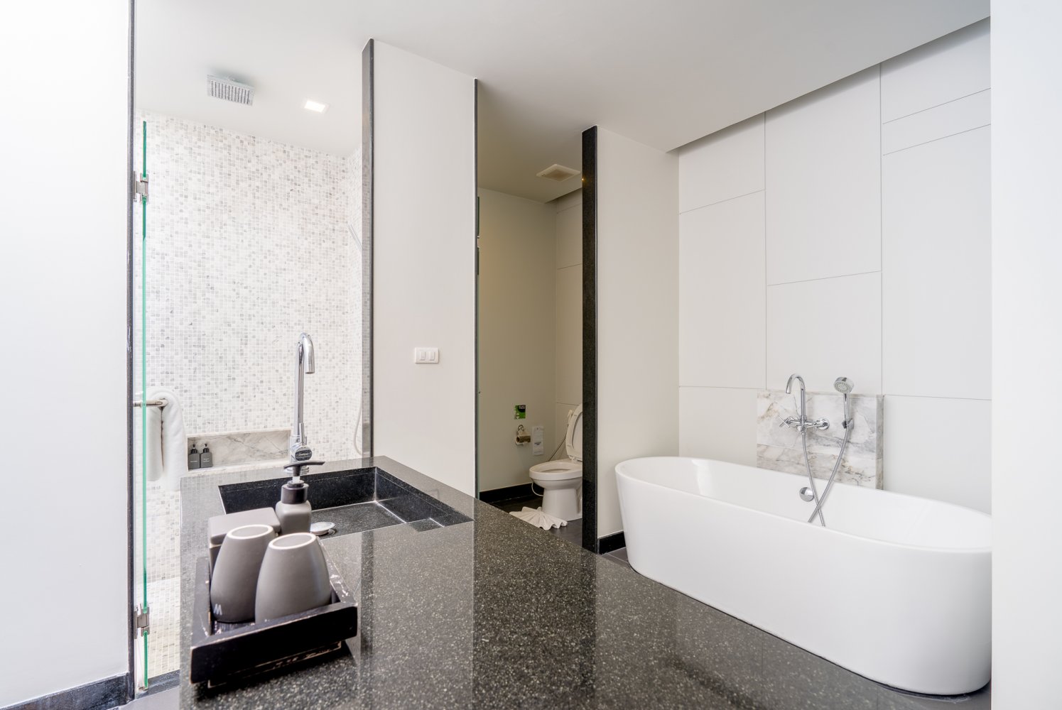 Property image - full photo 12