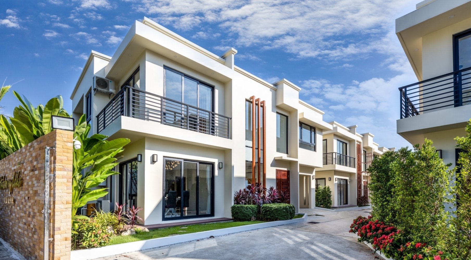 Property image - full photo 2