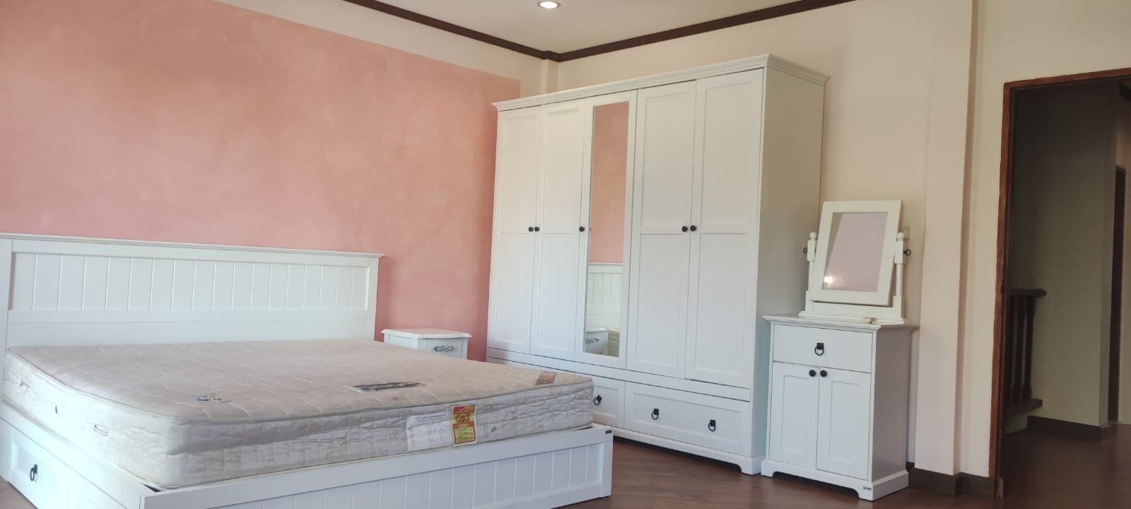 Property image - full photo 15