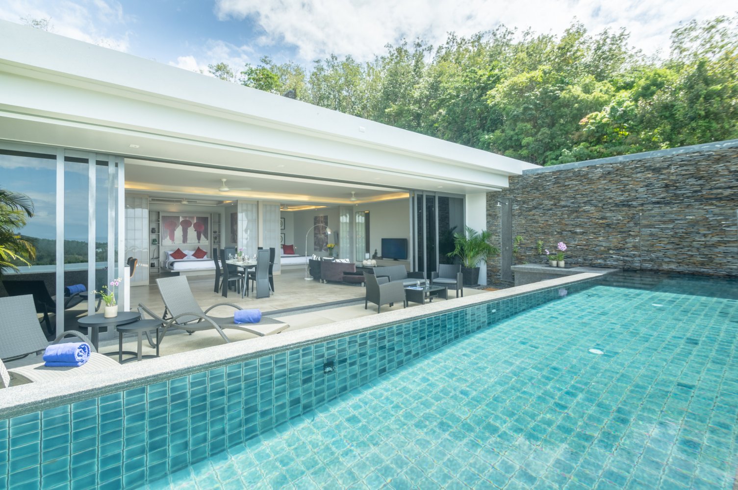 Property image - full photo 1