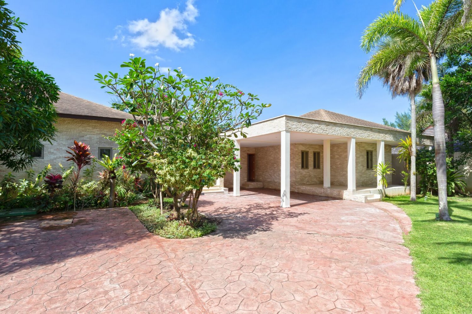 Property image - full photo 3