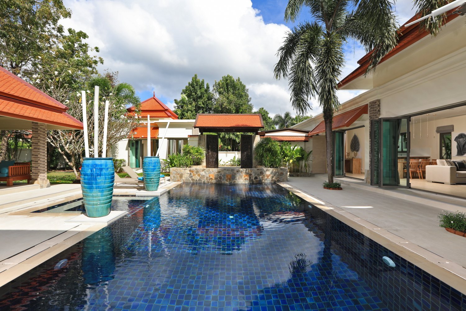 Property image - full photo 2