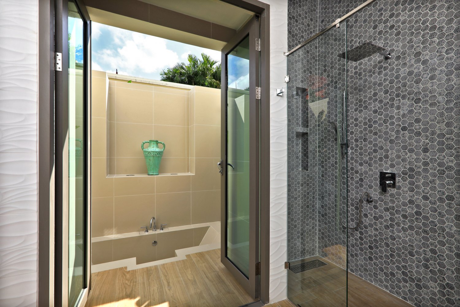 Property image - full photo 33