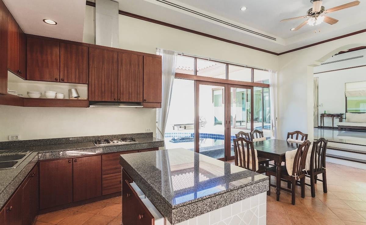 Property image - full photo 4