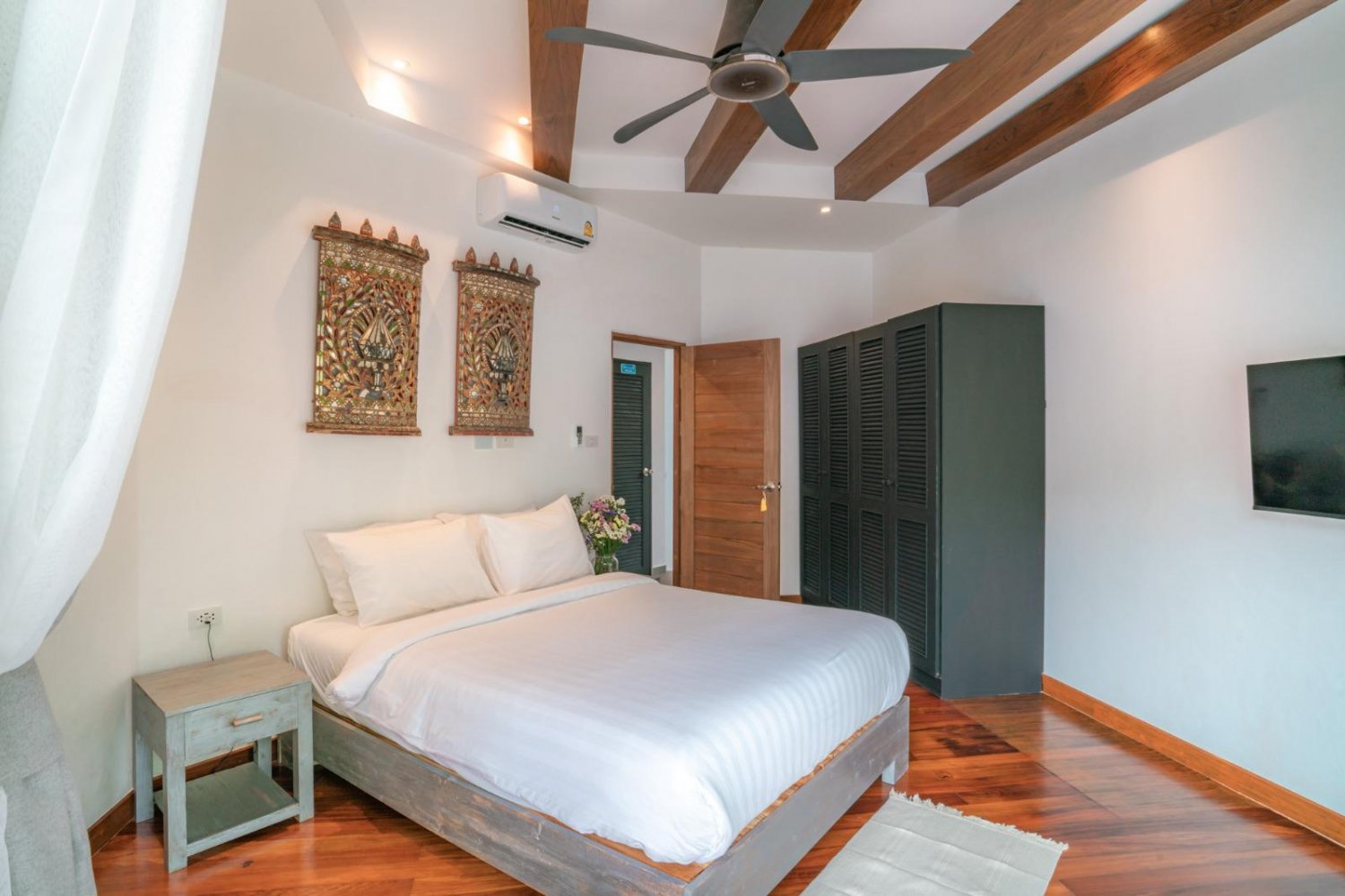 Property image - full photo 35
