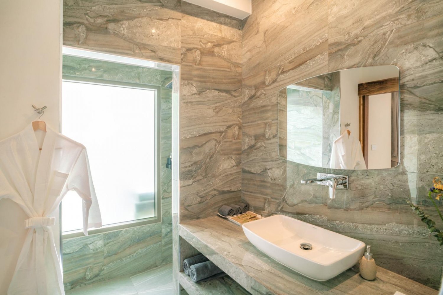 Property image - full photo 39