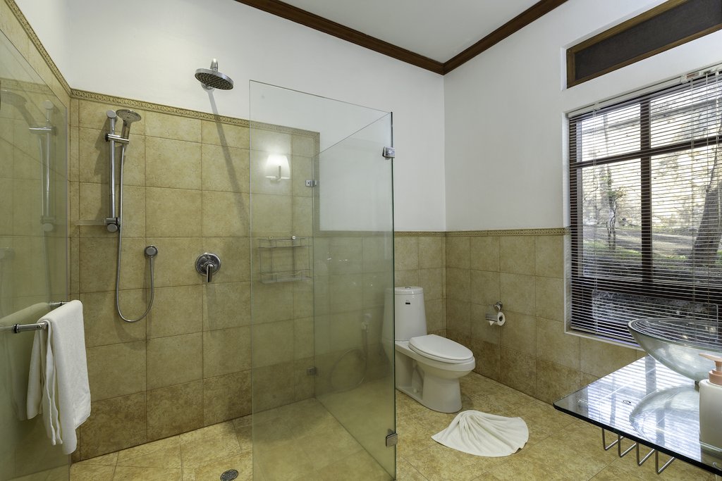 Property image - full photo 32