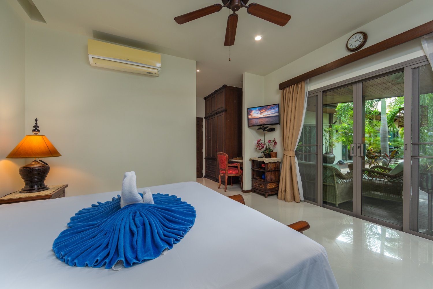Property image - full photo 16