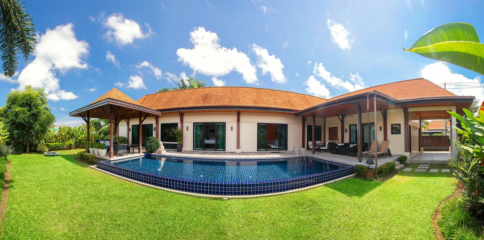 Property image - full photo 2