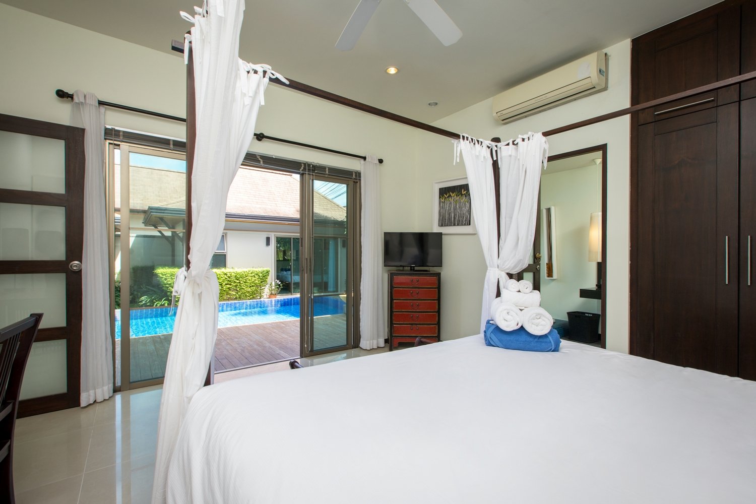 Property image - full photo 4
