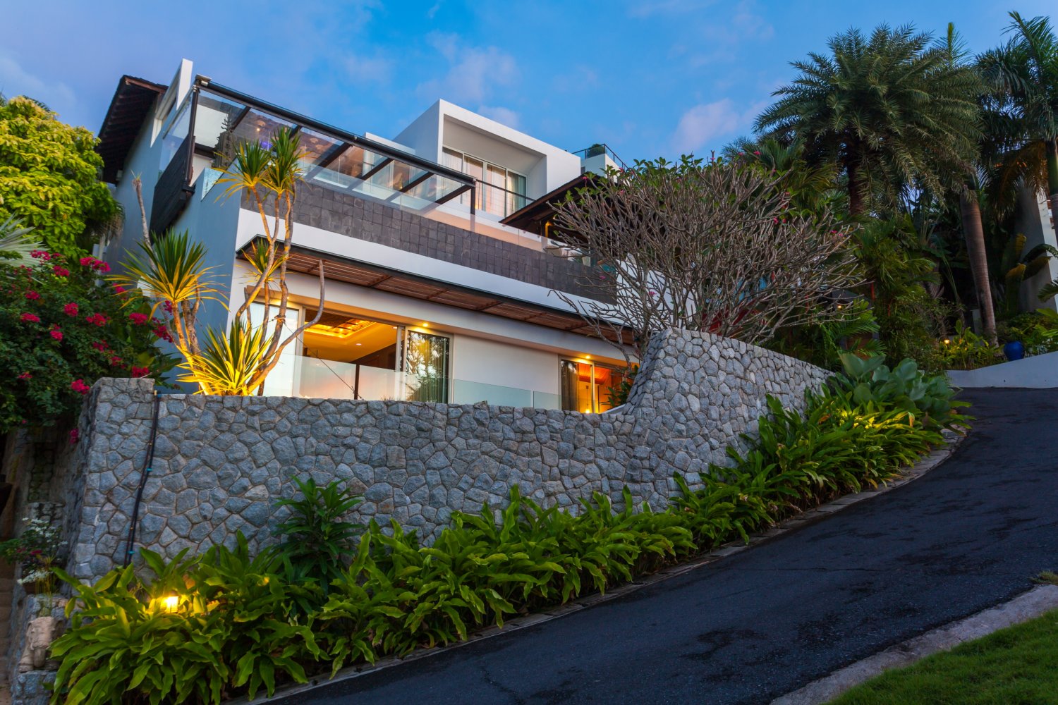 Property image - full photo 3